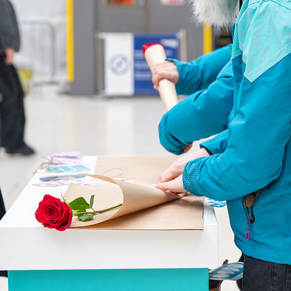 Deliveroo flower kiosk at Victoria Station